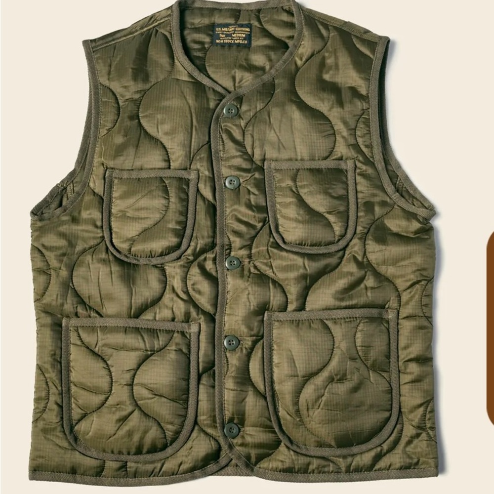 Men’s medium olive military style quilted padded vest